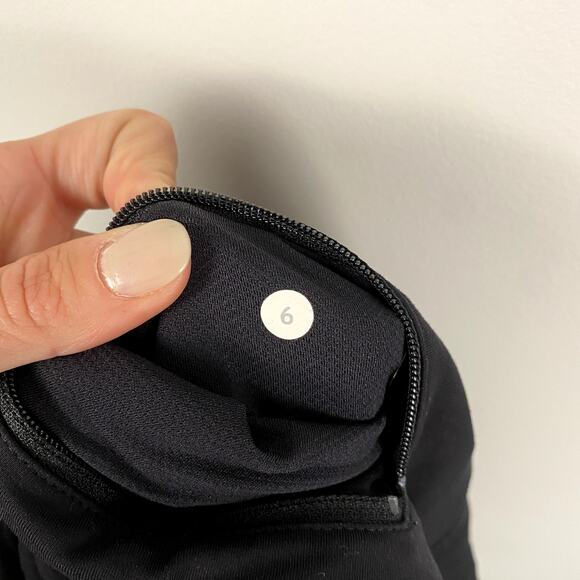 Lululemon Cropped Side and Back Stash Pocket Leggings Black Size 6 - Picture 8 of 8